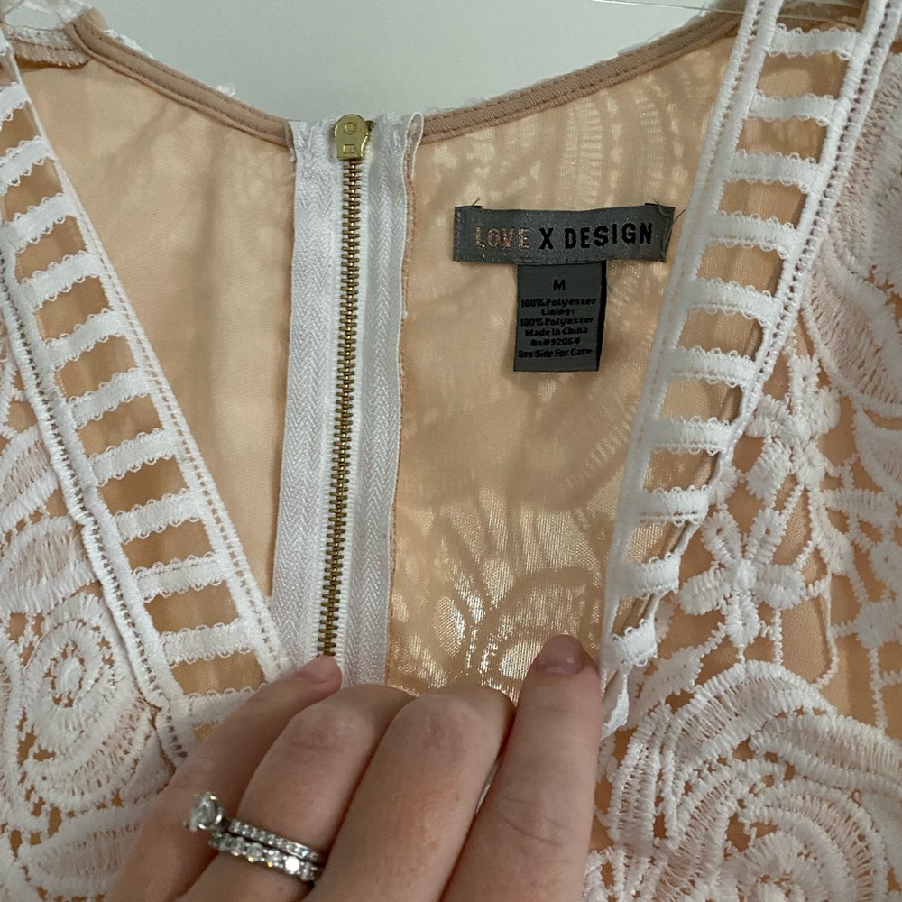 White lace dress perfect for wedding events - Picture 2 of 4